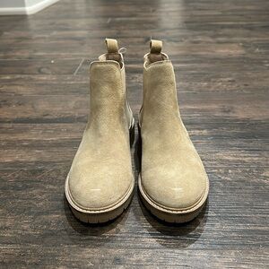 NWOT Steve Madden boot